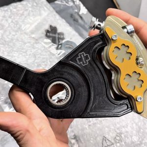 KIT SUPPORTO E PINZA FRENO CRIMAZ RADIALE ENDURANCE INTERASSE 82 ZIPSP/VESPA (ARANCIO)